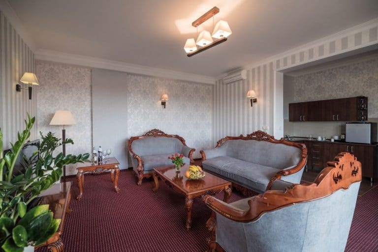 Sofa i fotele w apartamentach Jasek Premium